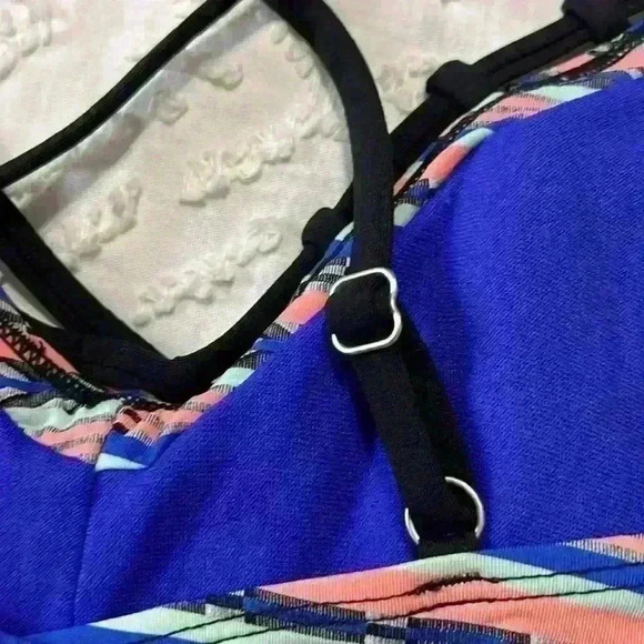 Athleta striped, adjustable bathing suit bikini top. Women’s size medium - Picture 8 of 12